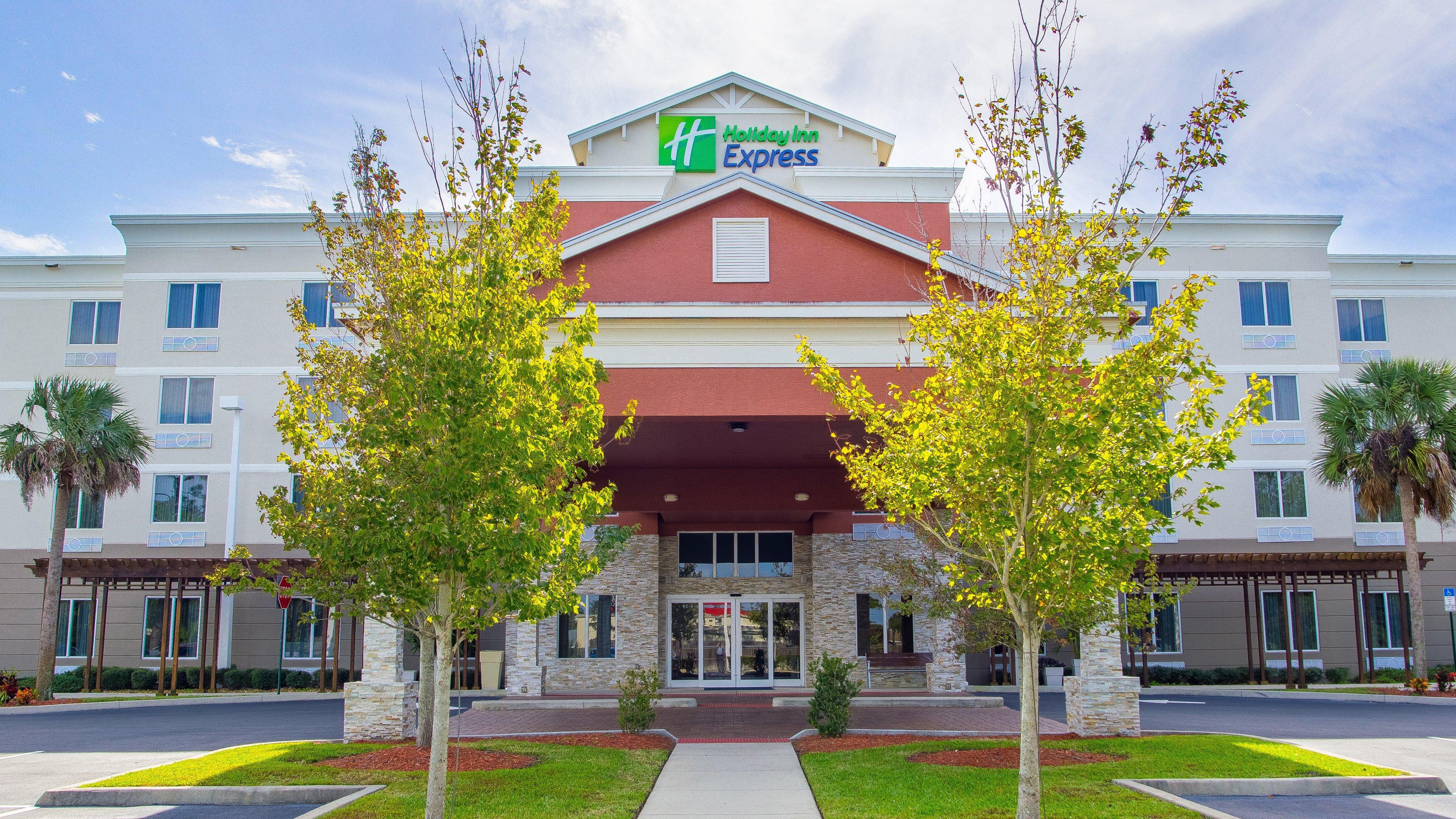 Holiday Inn Express & Suites Palm Bay Exterior photo